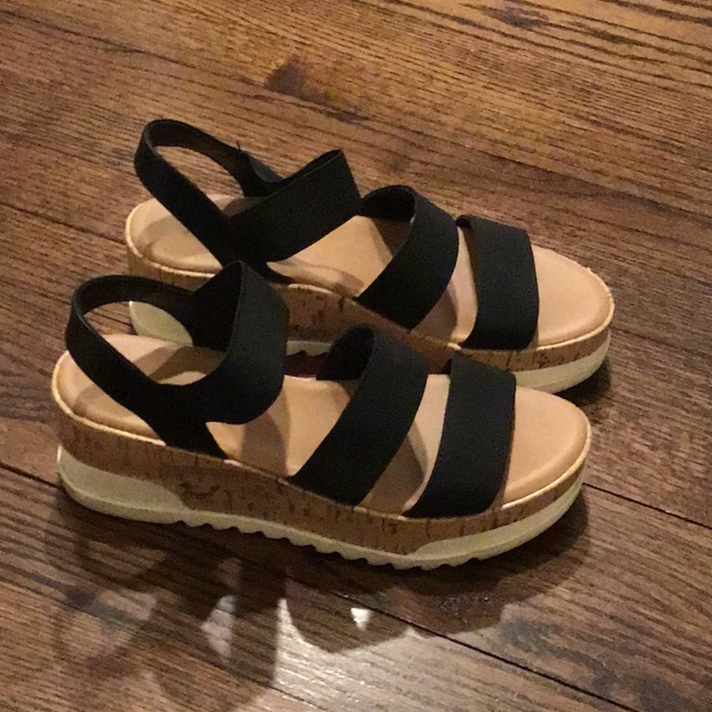 Universal Thread sandal